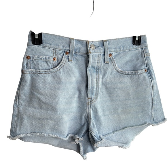 Levi's Women's 501 Button Fly Jean Denim Shorts Size W 27 Cut Off Light Wash - Picture 15 of 16
